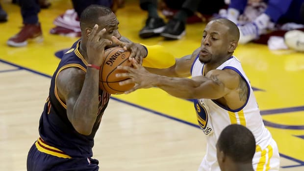 andre_iguodala_defense_.jpg
